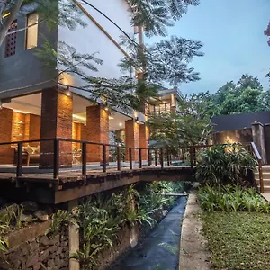 3* Pensión Merak Village By Prasi